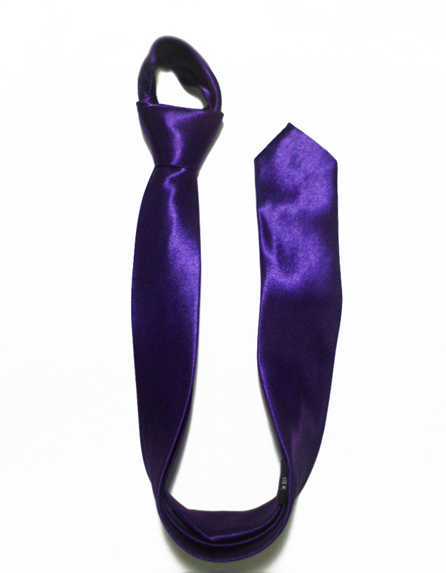 Skinny Tie in Dark Purple
